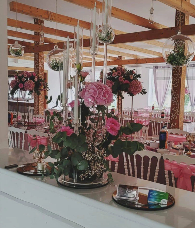 kwiaty na&nbsp;stole